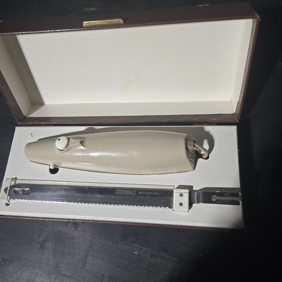 General Electric Model UK-1 Universal Electric Slicing Knife with Original Case - Picture 2 of 8